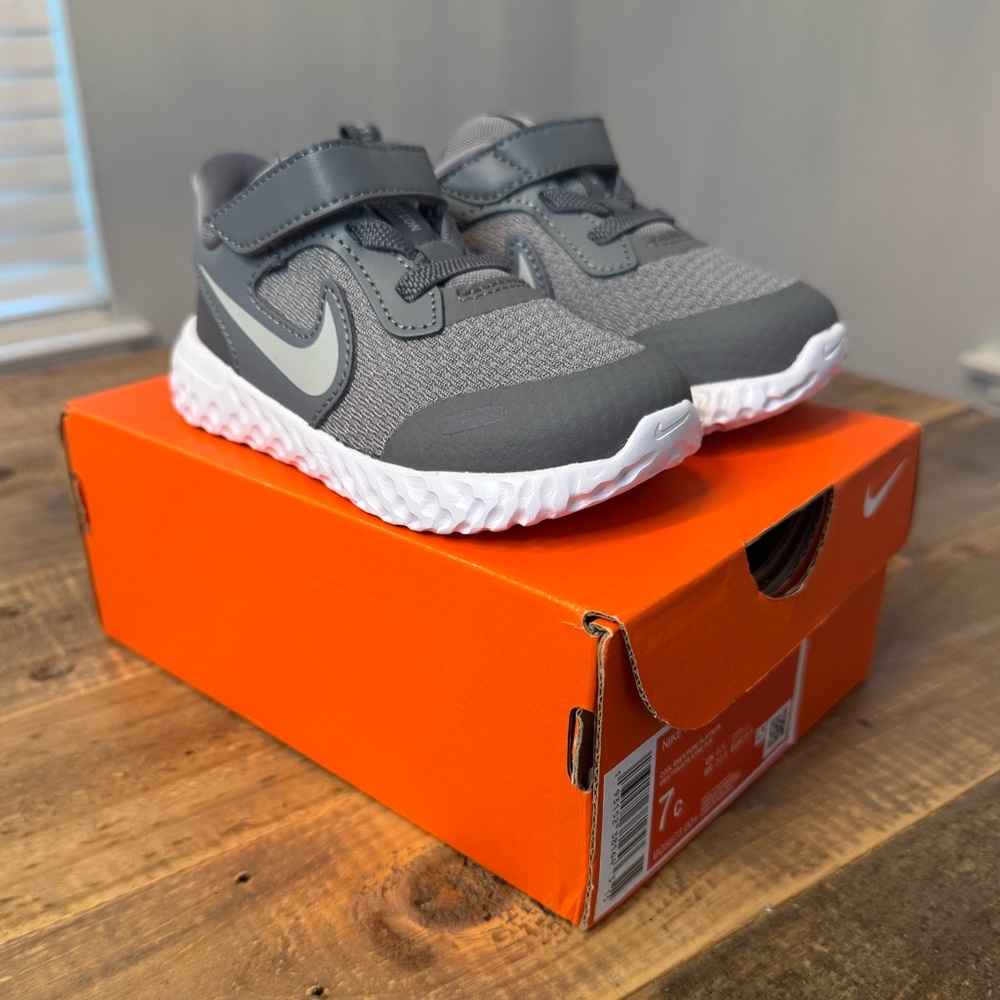 Nike Revolution shoe for Toddler
Brand New in box, never used